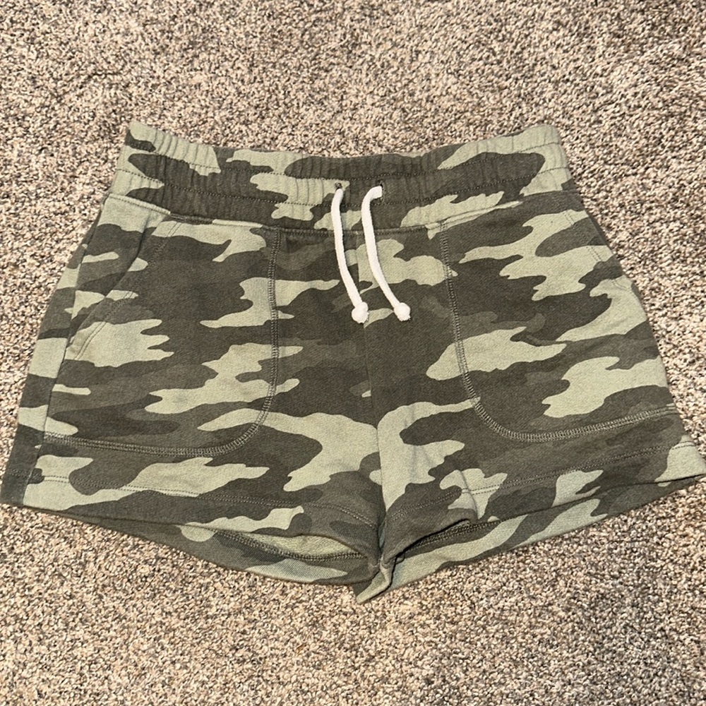 SO camo shorts
